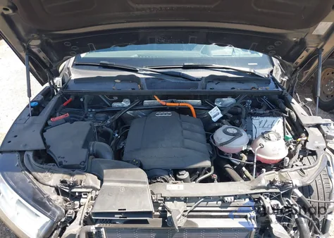 2020 Audi Q5 Prestige 55 Tfsi E Quattro S Tronic z USA, uszkodzony, nr VIN WA1F2AFY3L2112446